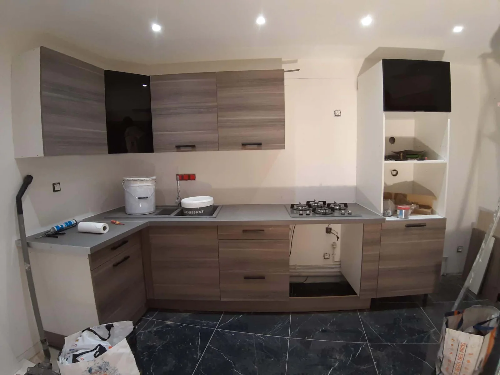 Cuisine réaménagée lors de la rénovation d'une maison de 84 m² à Caen